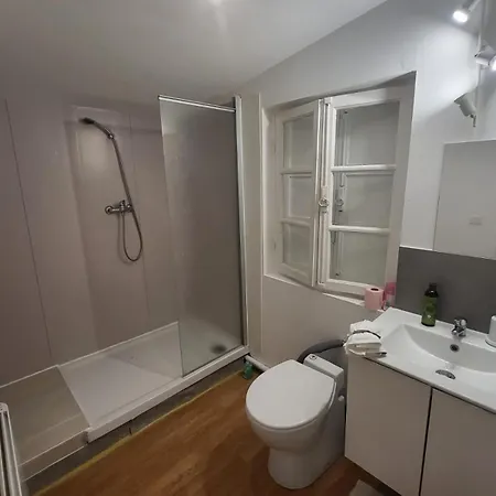 Pas Loin De La Pensión 3*
